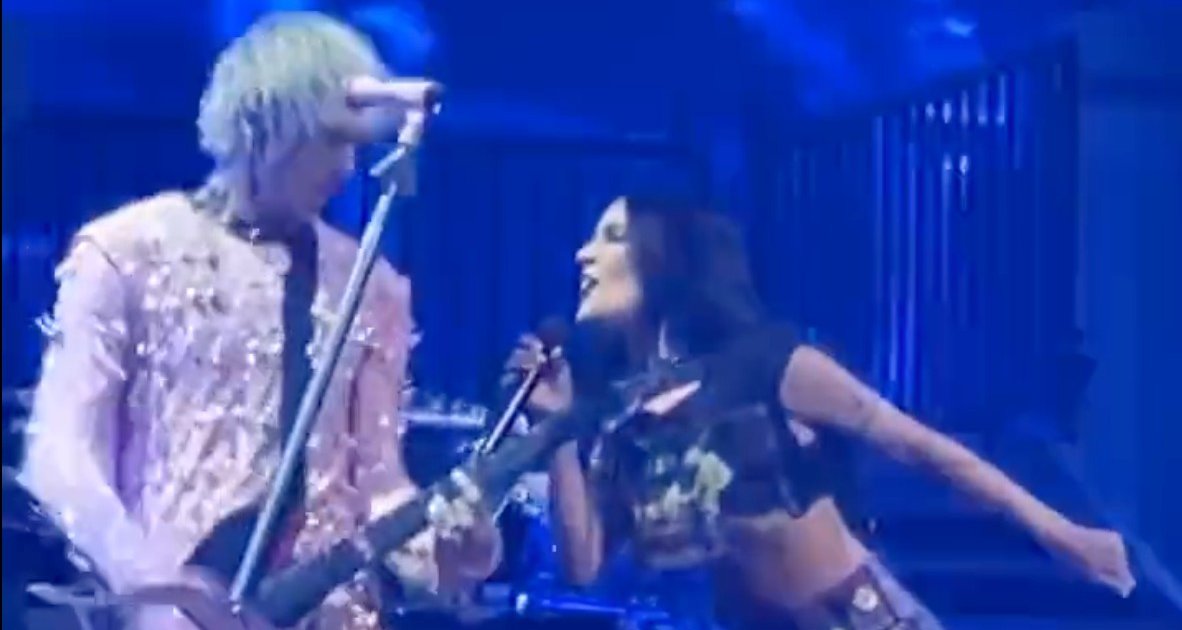 Machine Gun Kelly & Halsey spielen 
